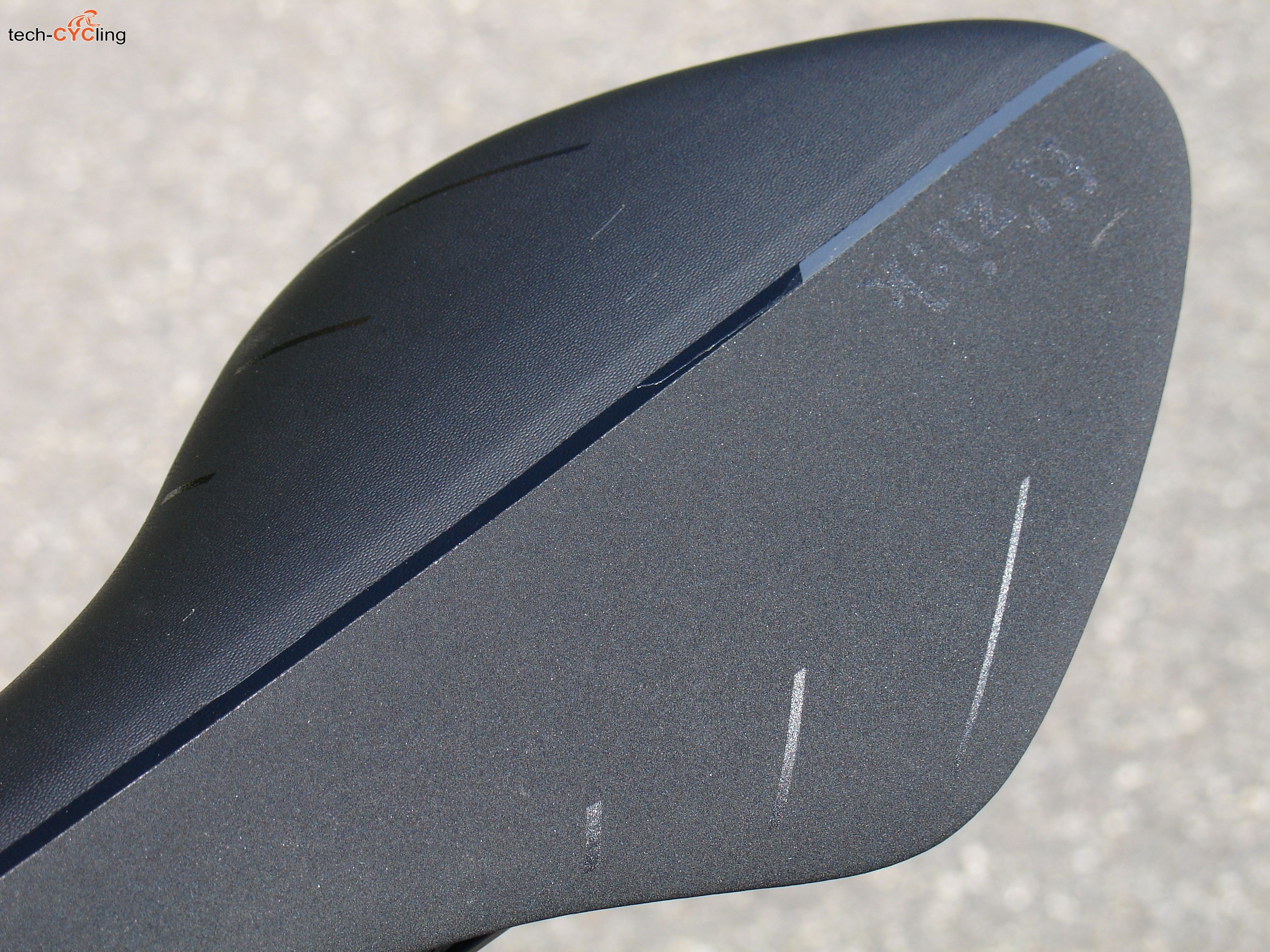 Housse De Selle Fizik Arione 00 Carbone Microtex - Légère 140g - Occasion - Bon état