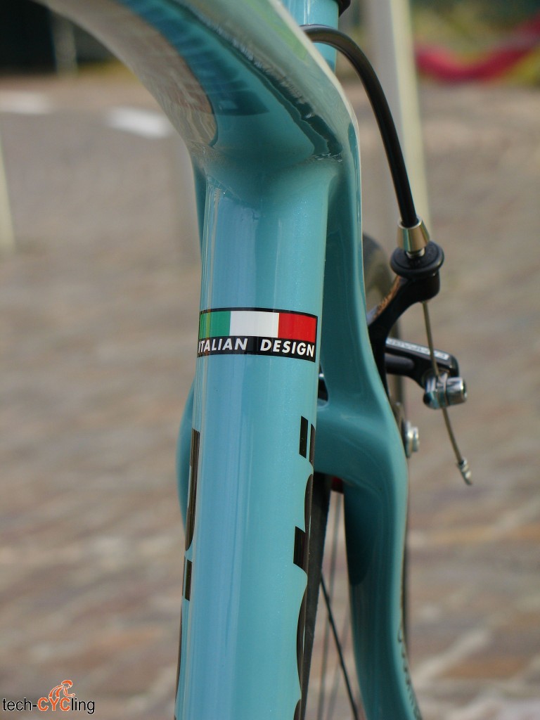 Bianchi_Infinito_CV_logo_seatpost