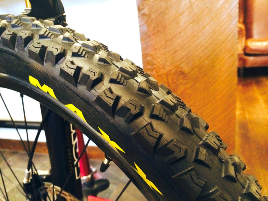 click to enlarge Maxxis_DH_tyre_foto1