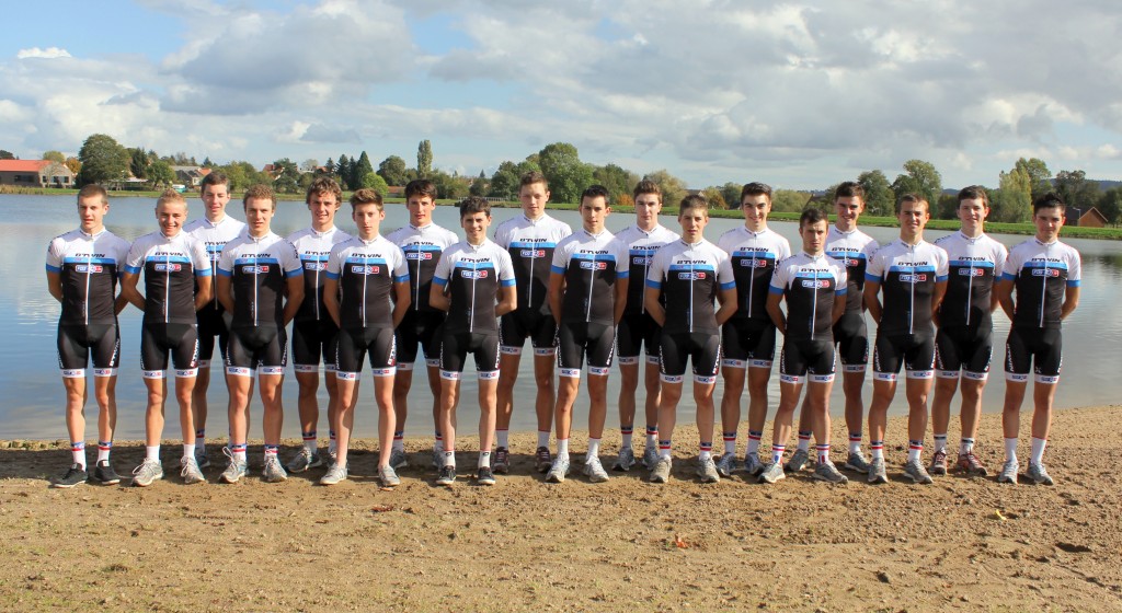 I ragazzi del b'Twin U19 Racing Team
