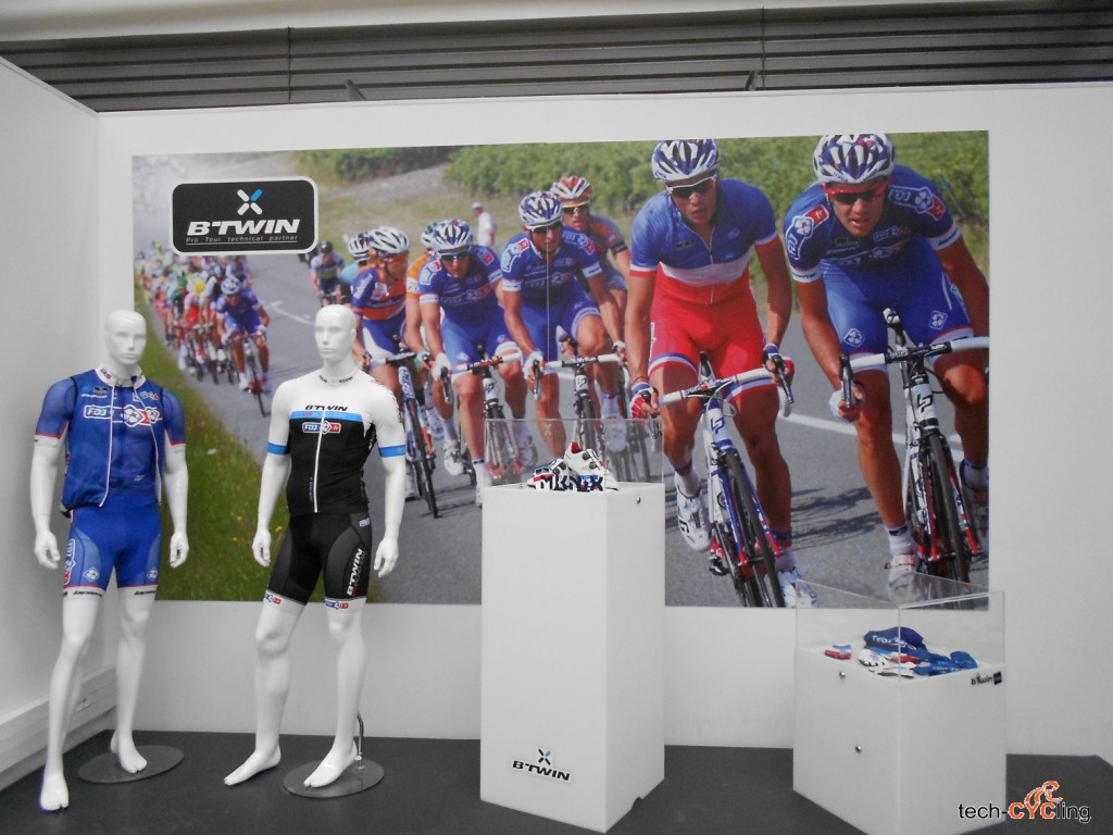 B'Twin è partner tecnico e fornitore ufficiale dell'abbigliamento della squadra FDJ.fr