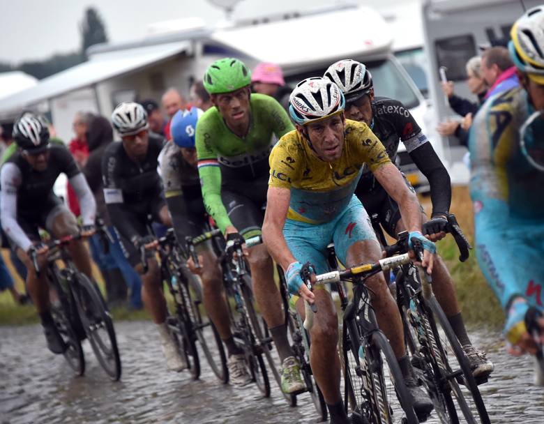 click to enlarge Nibali eroe e professore sul pavé