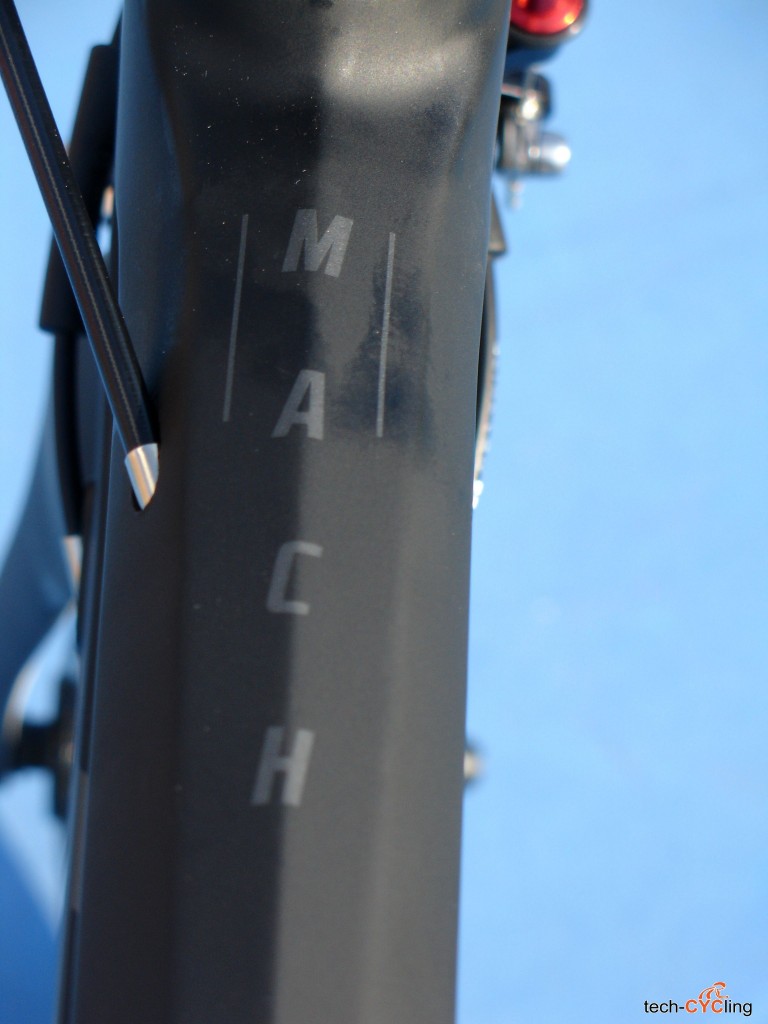 click to enlarge B'Twin_Mach720_top_tube