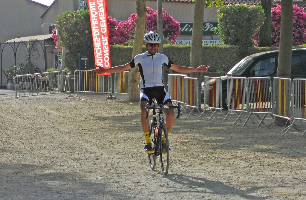 L'arrivo vittorioso di Omar al "Raid Provence Extreme"