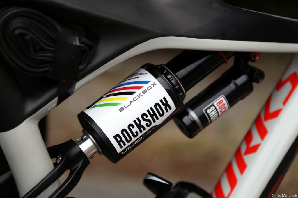 L'ammortizzatore Vivid Air è un prototipo della linea "Black Box" di Rock Shox