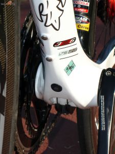 click to enlarge Bianchi_Oltre_XR2_bottom_bracket_2