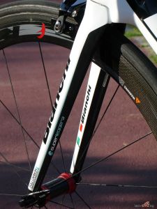 click to enlarge Bianchi_Oltre_XR2_fork_1
