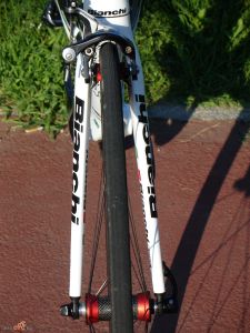 click to enlarge Bianchi_Oltre_XR2_fork_3