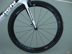 click to enlarge Bianchi_Oltre_XR2_front_wheel