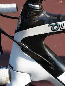 click to enlarge Bianchi_Oltre_XR2_head_tube_3