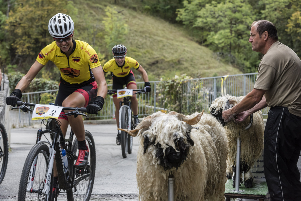 click to enlarge Annika Langvad e Ariane Kleinhans (Team Specialized)