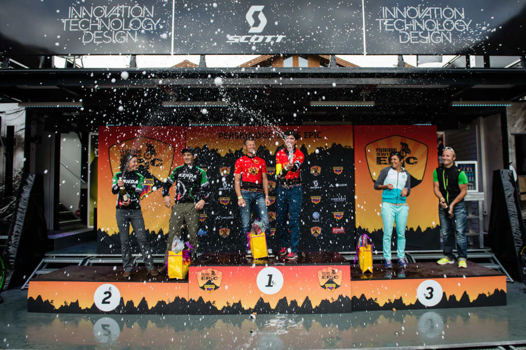 click to enlarge Il podio della Swiss Epic categoria Mixed