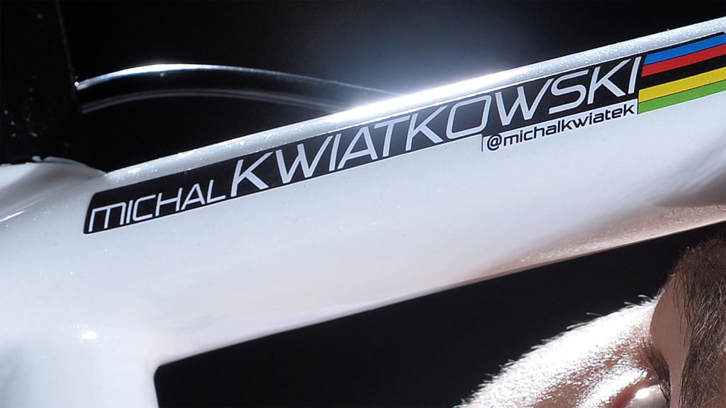 click to enlarge Il tubo orizzontale riporta il nome e l'account Twitter di Michal Kwiatkowski