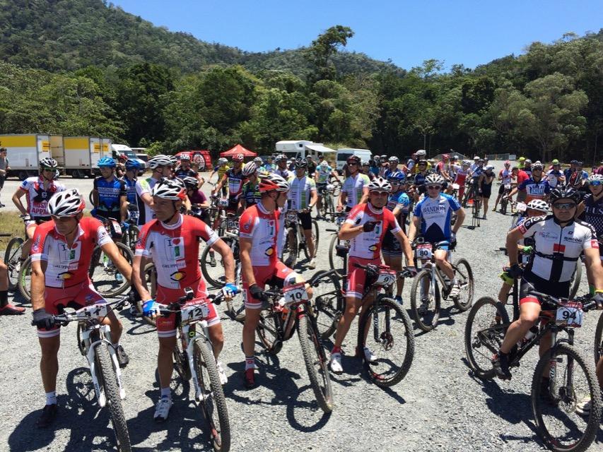 click to enlarge Team FFC al via. Da sinistra Max Lelli, Davide Cassani, Iader Fabbri, Matteo Marzotto
