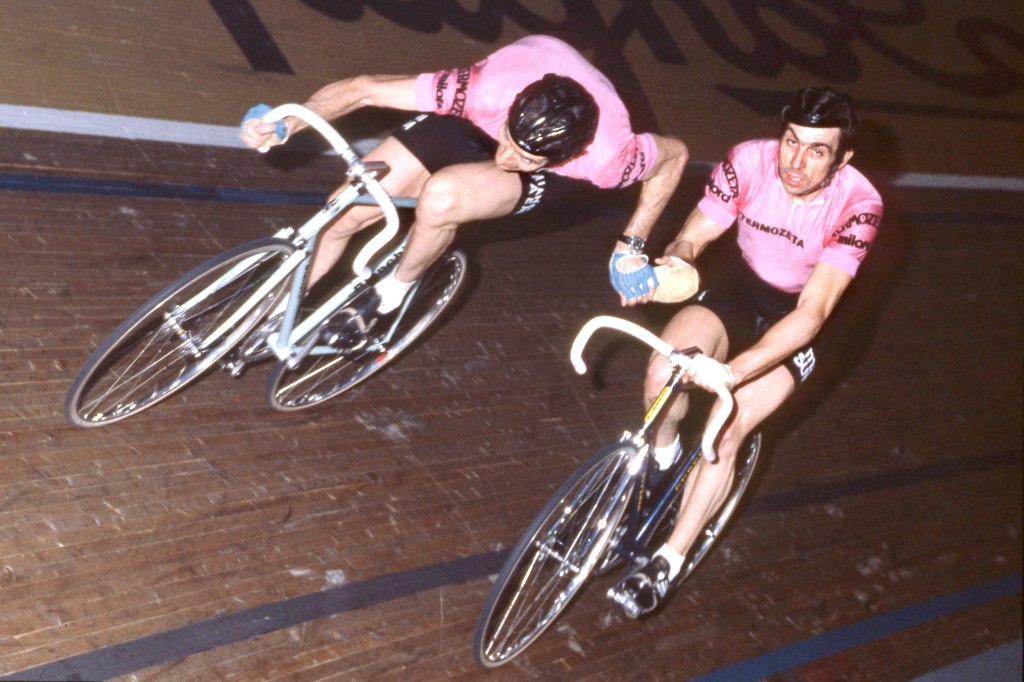 click to enlarge Felice Gimondi (a sinistra) e Patrick Sercu (a destra) durante una edizione della Sei Giorni di Milano