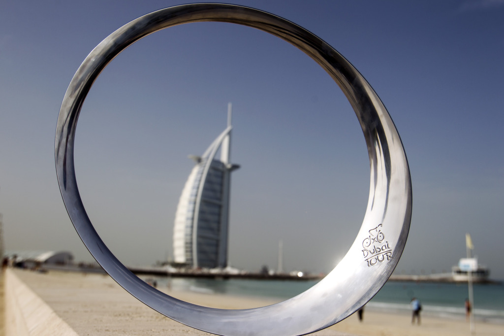 click to enlarge Il premio "Circle of stars by Pininfarina", trofeo per il vincitore del Dubai Tour