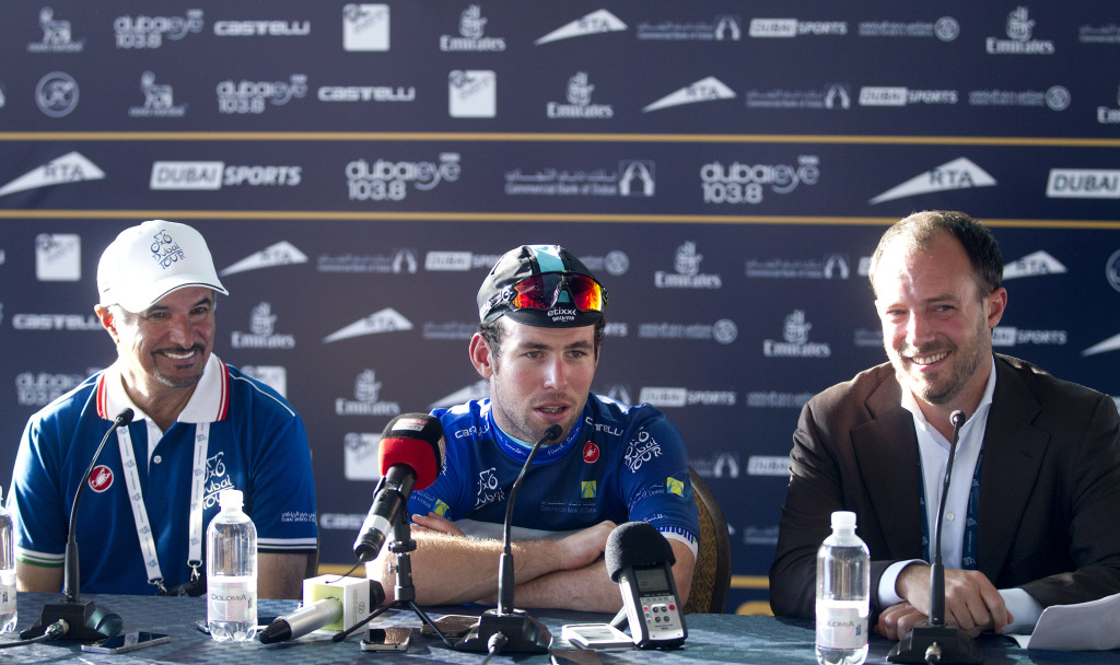 click to enlarge H.E. Saeed Hareb, Mark Cavendish e Lorenzo Giorgetti