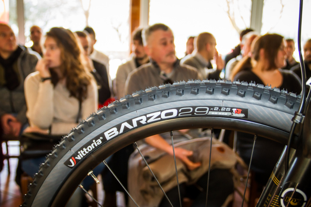 click to enlarge Vittoria_Reaxcion_pneumatico_Barzo