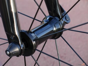 click to enlarge Bianchi_Intenso_front_hub