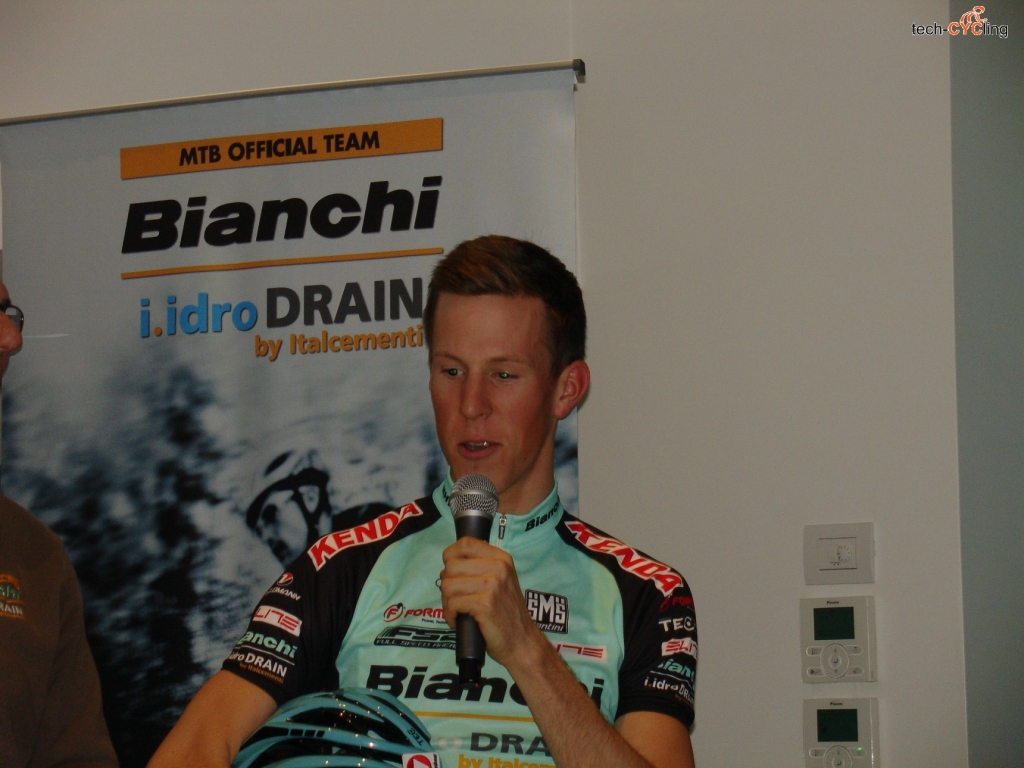 click to enlarge Team_Bianchi_i.Idro_Drain_MTB_2015_Gehbauer