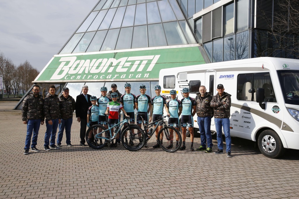 click to enlarge Team_Bianchi_i.Idro_Drain_MTB_2015_foto2
