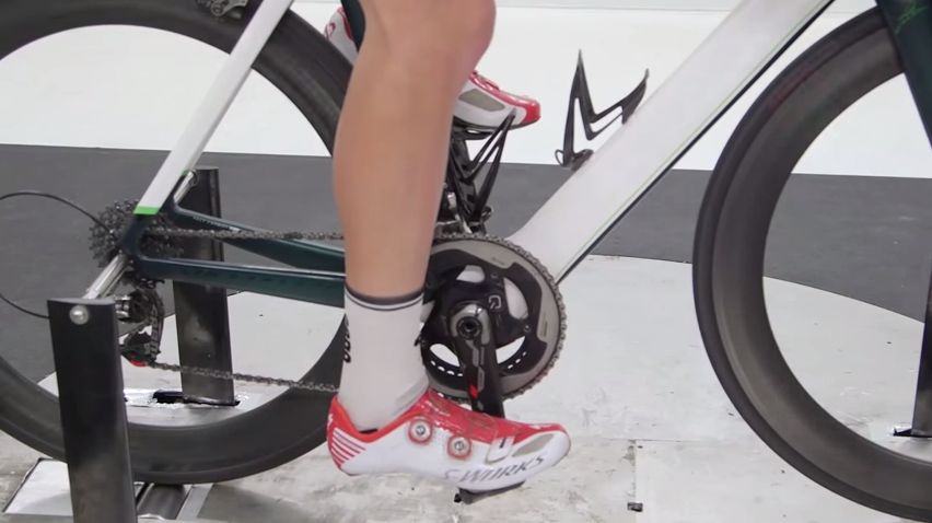 click to enlarge Specialized_Wind_Tunnel_posizione_pedali_foto1
