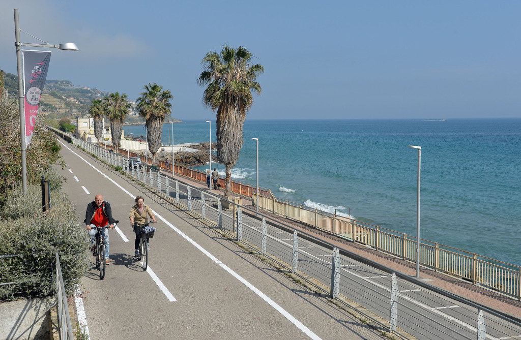 click to enlarge Giro d'Italia 2015: allenamenti su pista ciclable 1 tappa
