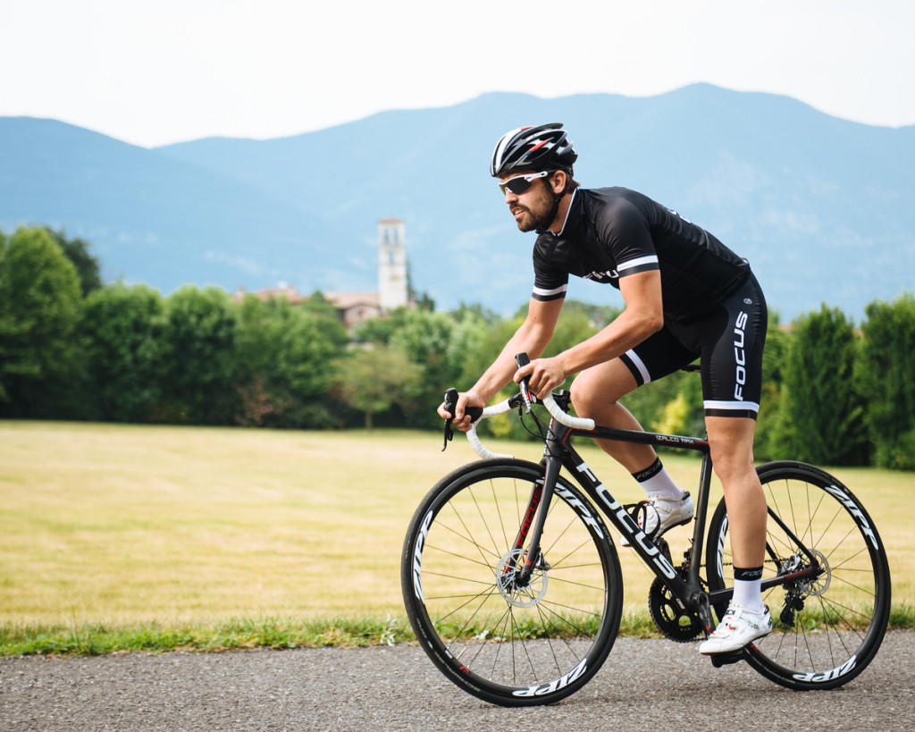 click to enlarge Focus_Izalco_Max_Disc_action02
