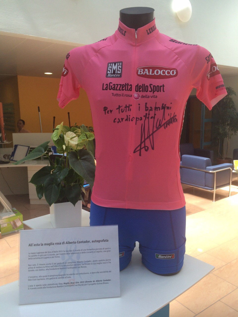 Santini_Maglia_Rosa_2015_firmata_Contador