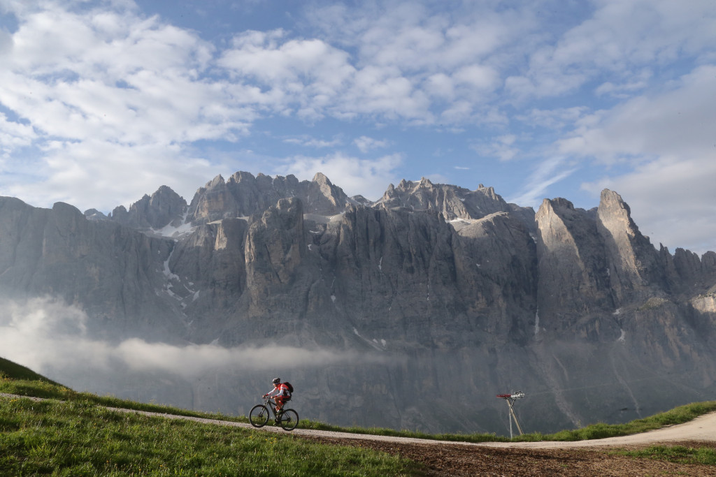 click to enlarge SellaRonda_Hero_2015_UCI_WCS_action_foto2