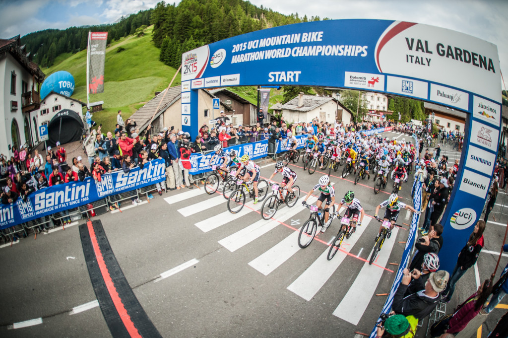 click to enlarge SellaRonda_Hero_2015_UCI_WCS_women_start_foto1