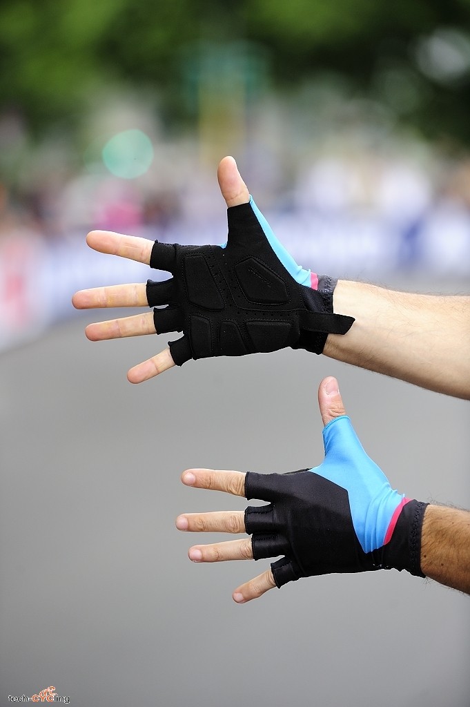 click to enlarge BTwin_AeroFit_700_guanti_foto03
