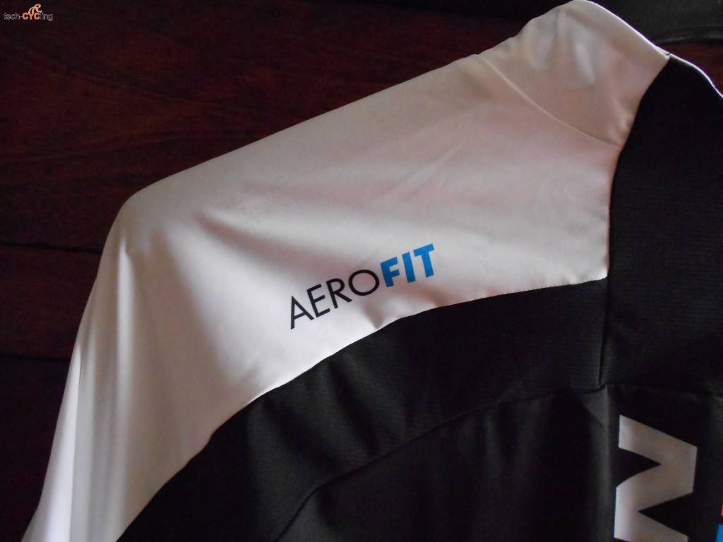 BTwin_AeroFit_700_maglia_foto05