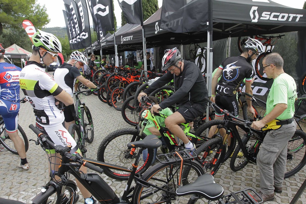 click to enlarge CosmoBikeShow_2015_Demo_day