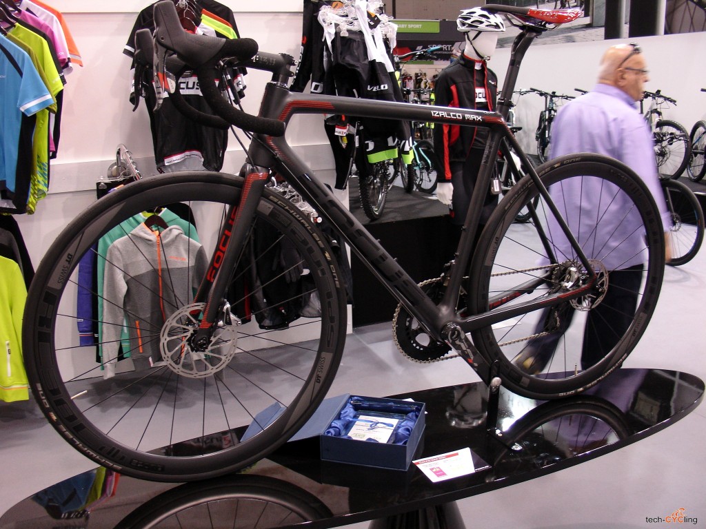 click to enlarge CosmoBikeShow_2015_Focus_Izalco_Max_Disc_foto1