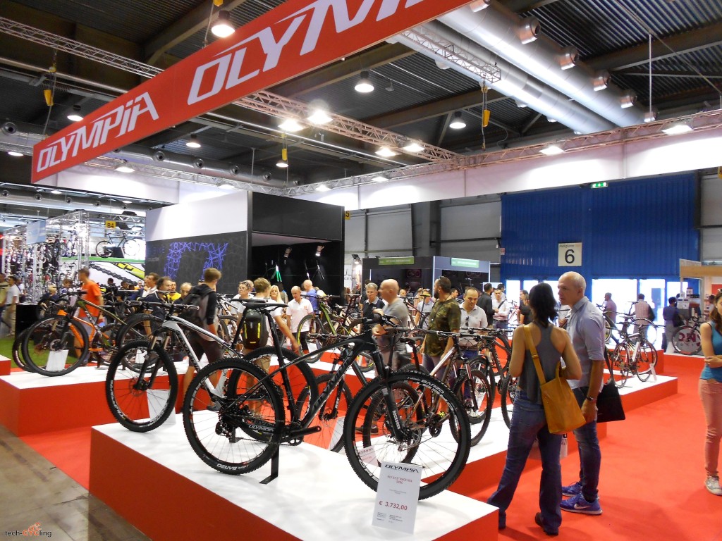 CosmoBikeShow_2015_Olympia_stand