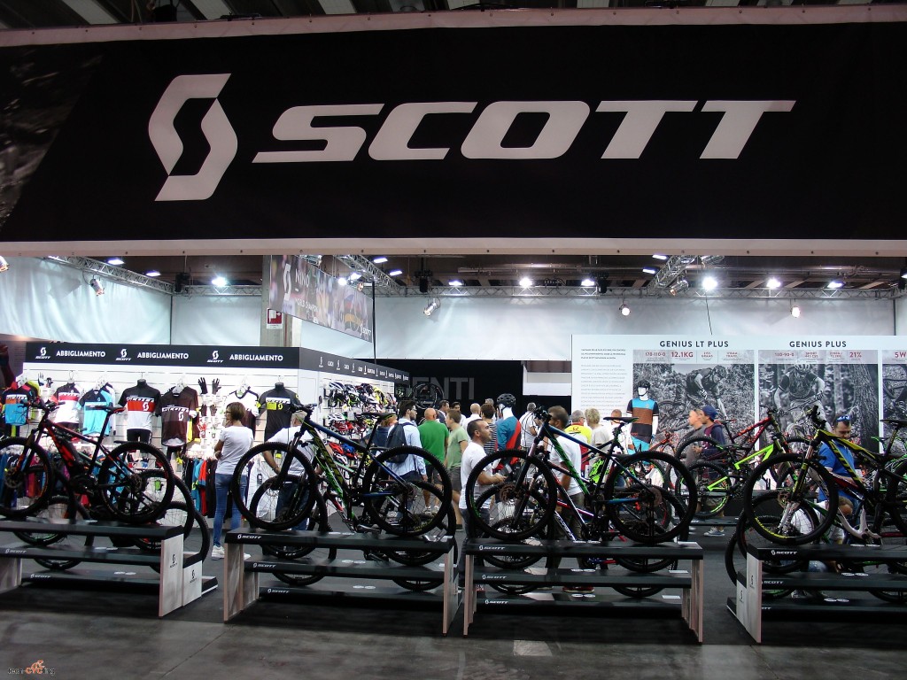 click to enlarge CosmoBikeShow_2015_Scott_stand_foto1