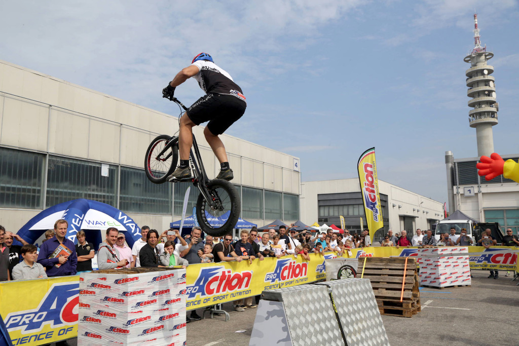 click to enlarge CosmoBikeShow_2015_area_esterna