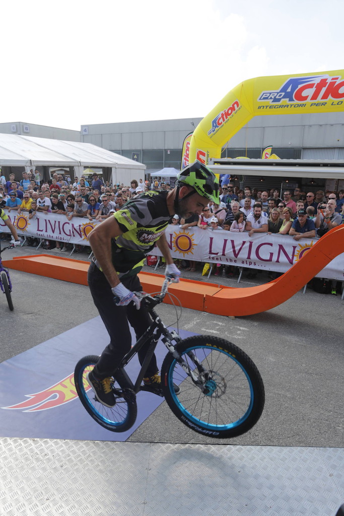 click to enlarge CosmoBikeShow_2015_esibizione_bike_trial