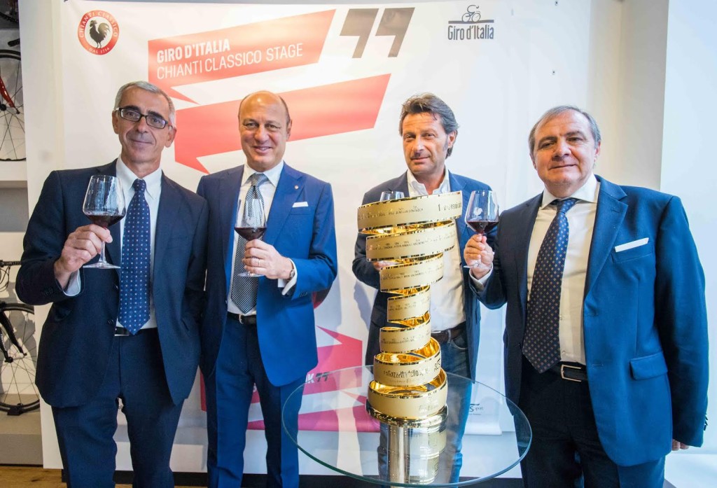 click to enlarge Pier Bergonzi, Sergio Zingarelli, Fausto Pinarello e Mauro Vegni