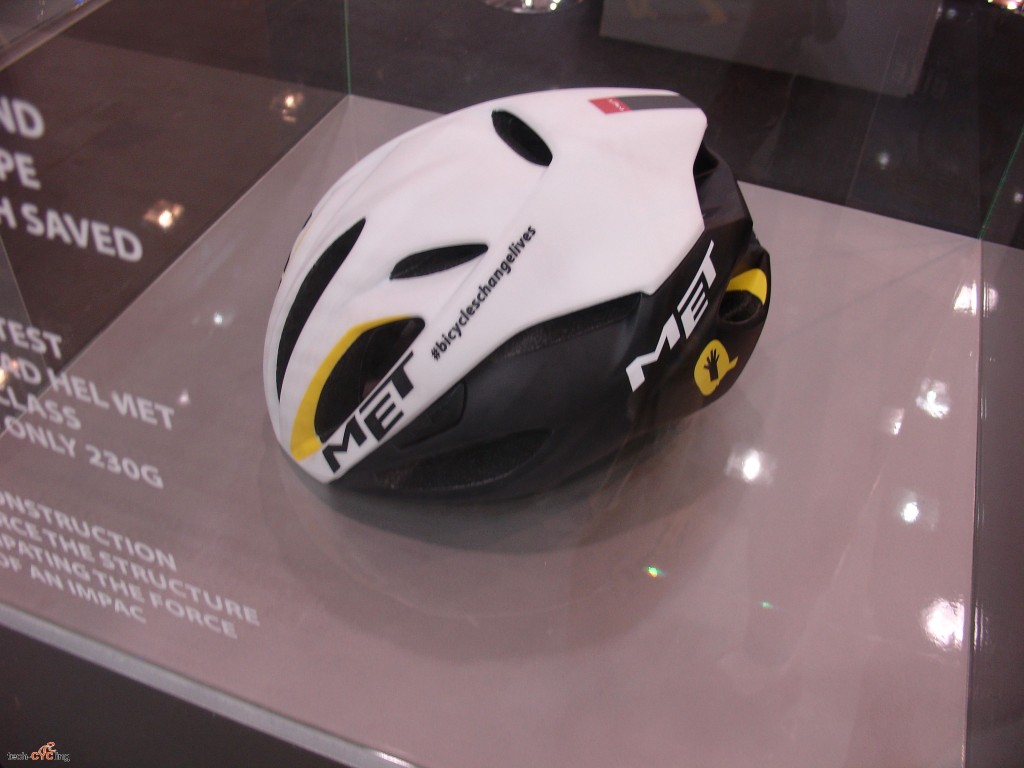 click to enlarge CosmoBikeShow_2015_caschi_Met_foto1