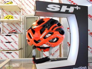 click to enlarge CosmoBikeShow_2015_caschi_SH+_foto2