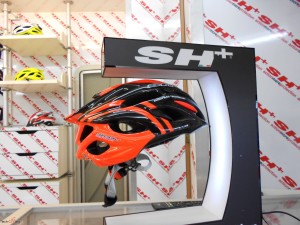 click to enlarge CosmoBikeShow_2015_caschi_SH+_foto4