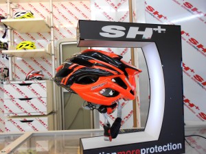 click to enlarge CosmoBikeShow_2015_caschi_SH+_foto5