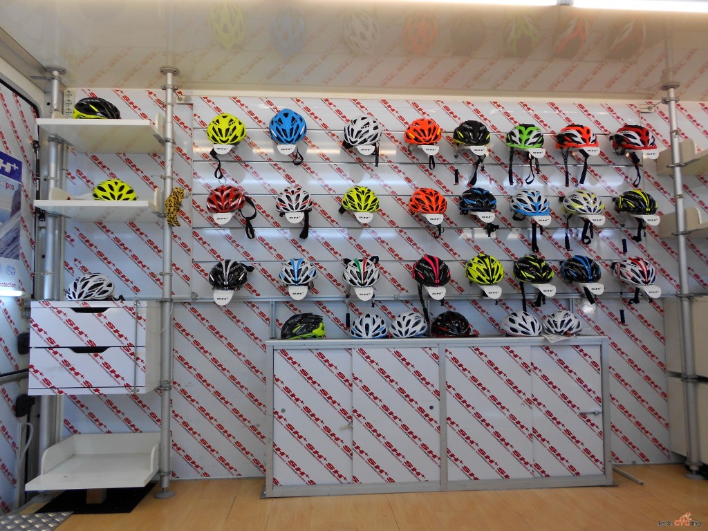 click to enlarge CosmoBikeShow_2015_caschi_SH+_foto6