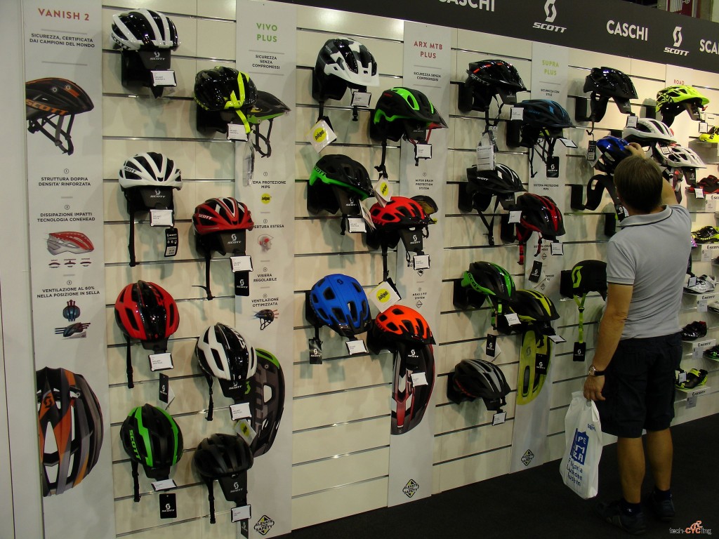click to enlarge CosmoBikeShow_2015_caschi_Scott
