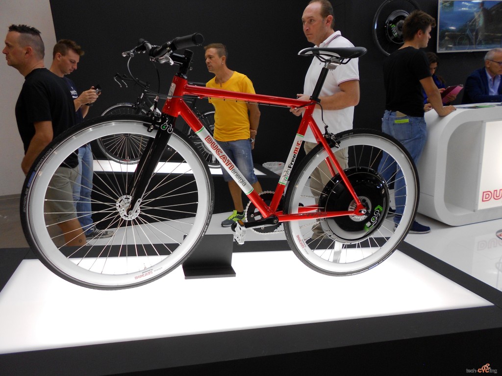 click to enlarge CosmoBikeShow_2015_e-bike_Ducati_Energia_foto1