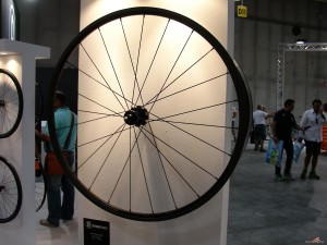 click to enlarge CosmoBikeShow_2015_ruote_Ambrosio_Krypton_Dark_rear