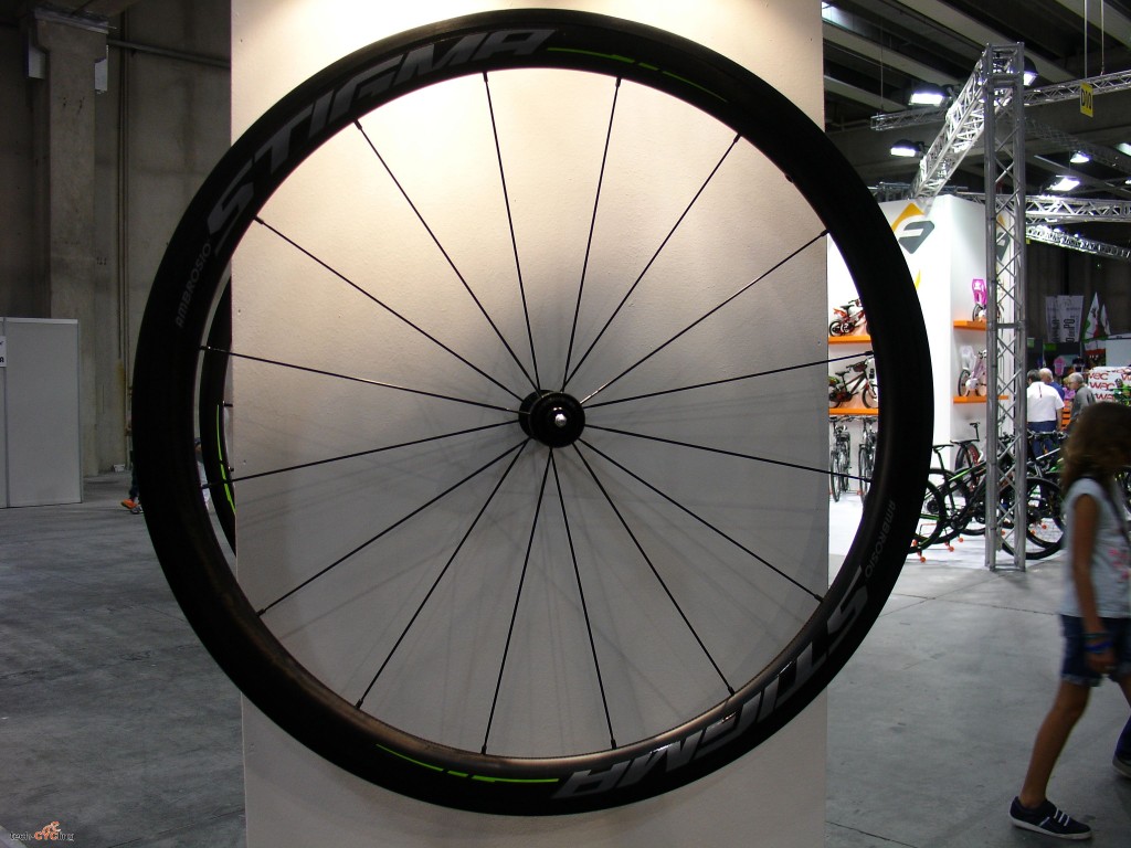 click to enlarge CosmoBikeShow_2015_ruote_Ambrosio_Stigma_carbon