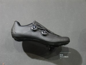 click to enlarge CosmoBikeShow_2015_scarpe_Fizik_foto2